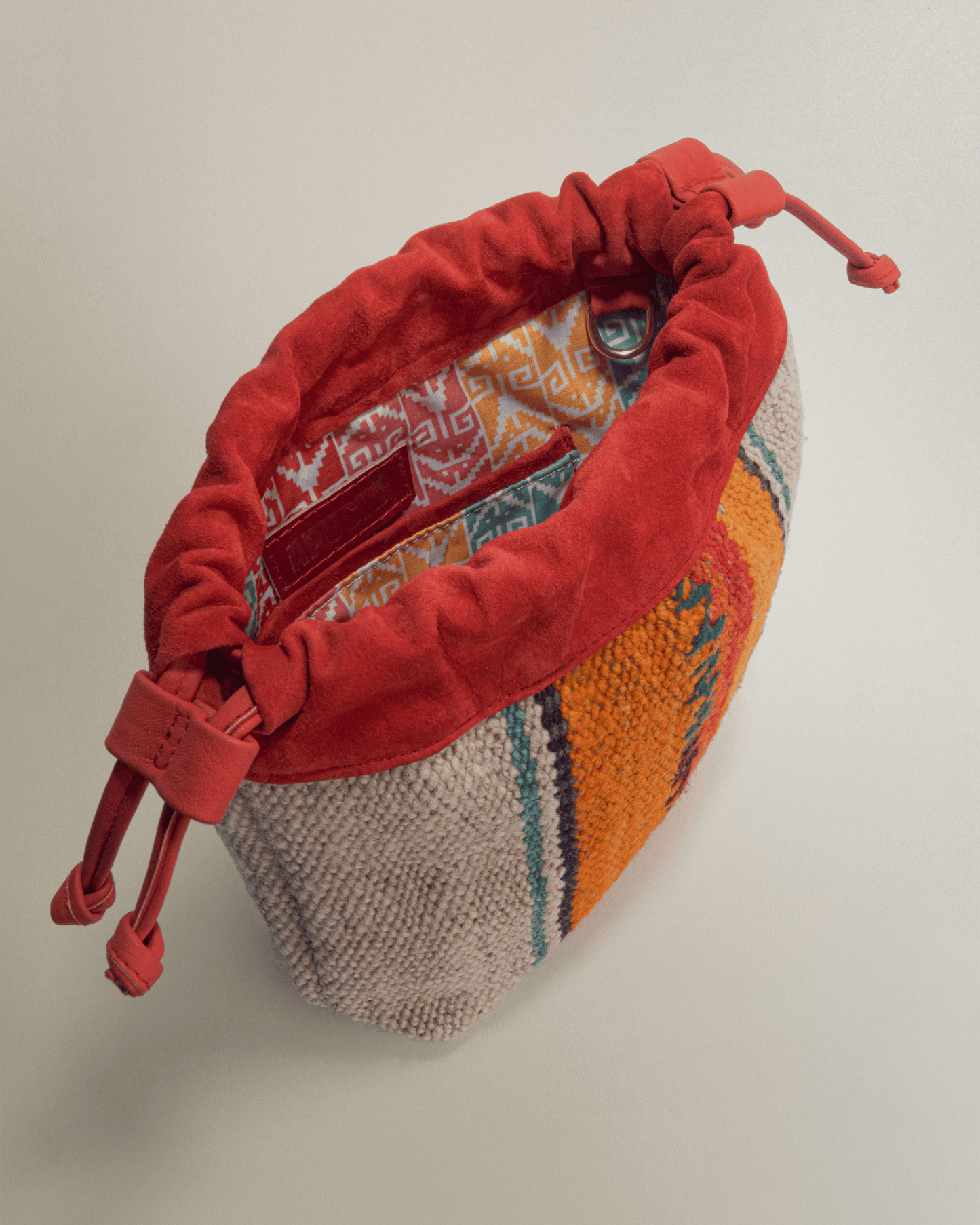 Bolso Puriy rojizo y naranja